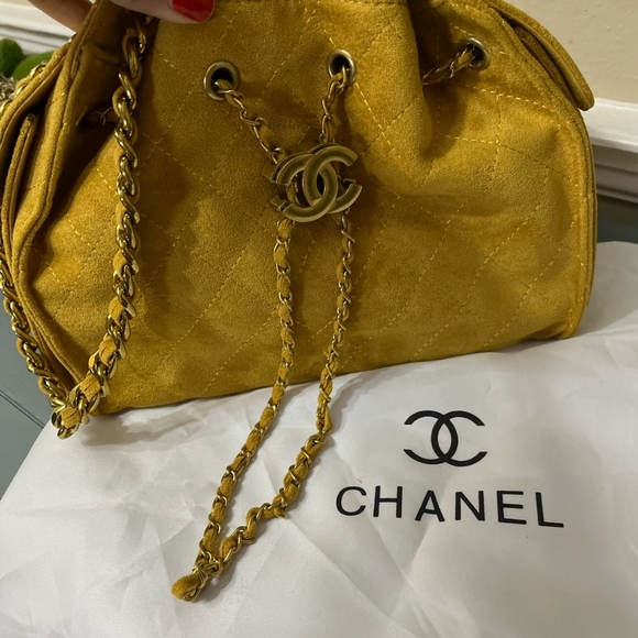 Chanel Yellow Quilted Shoulder Bag - Picture 2 of 7